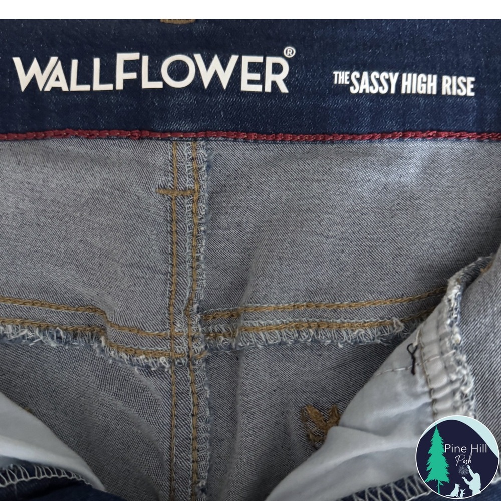 Wallflower Denim Shorts Womens 18 Sassy High Rise Rolled Cuff Dark Wash Stretch - Picture 5 of 8